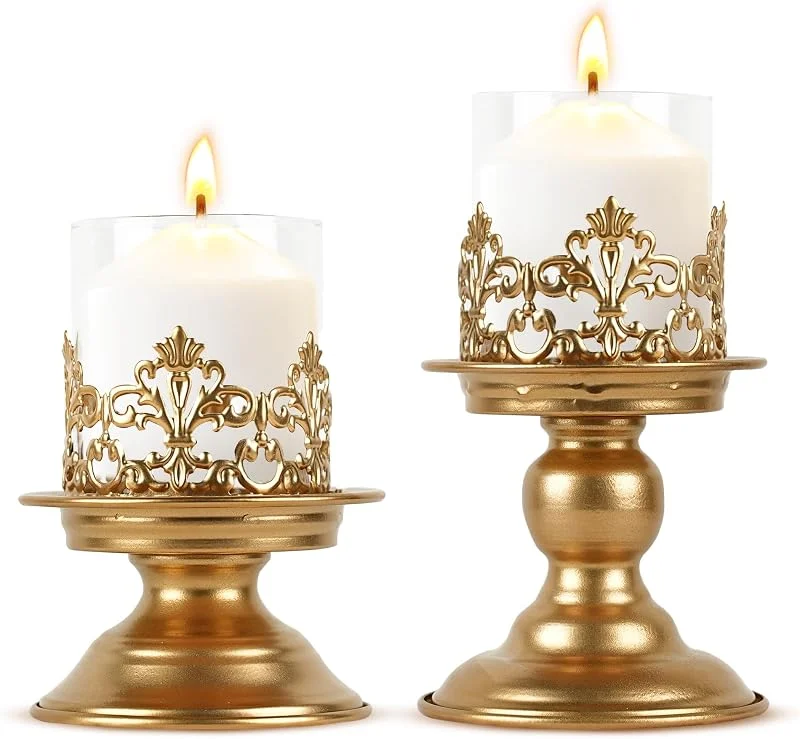 HiSnug Portavelas de huracán para velas de pilar – Candelabro de metal gótico con mangas de cristal, soporte vintage decorativo para mesa de comedor, centro de mesa, pieza central, 2 unidades, pequeño — Cena a la luz de velas