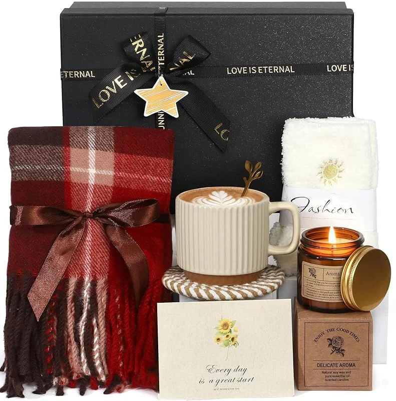TinkerPlay Regalo Mujer Cumpleaños Set de Regalo Invierno Mujer – Bufanda Roja Calcetines Vela Aromática Taza Elegante Tarjeta – Regalo Navidad Cumpleaños Mamá Amiga Hermana — Cena a la luz de velas