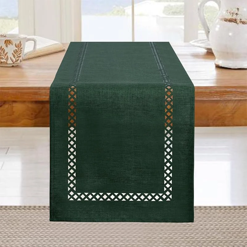 BAZIOE Camino de mesa de lino verde, 183 x 33 cm, moderno diseño perforado, de, aspecto de lino y lavable, para decoración de mesa y fiestas de Navidad — Hogar y cocina