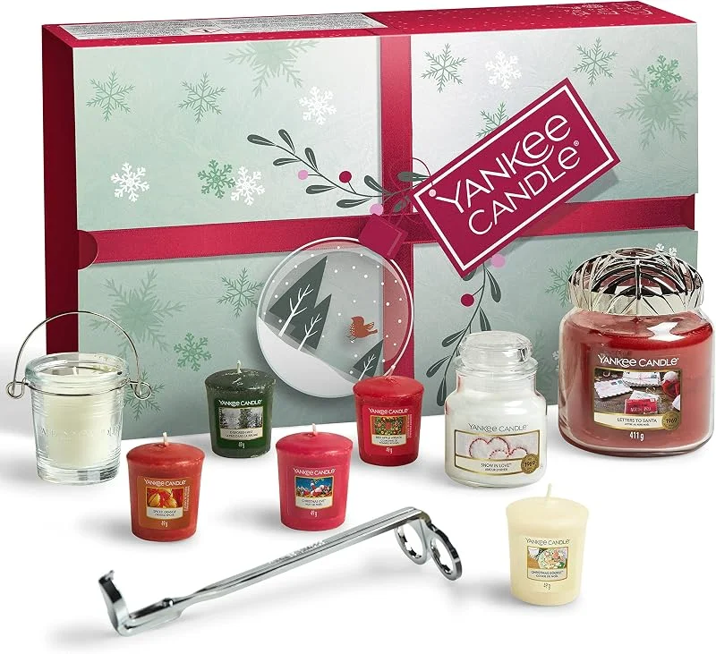 Visita la tienda de Yankee Candle YANKEE CANDLE Juego de regalo con 8 velas perfumadas, soporte votivo, recortador de mecha y decoración de vela con tapa Illuma- Juego de velas de 11 piezas — Cena a la luz de velas