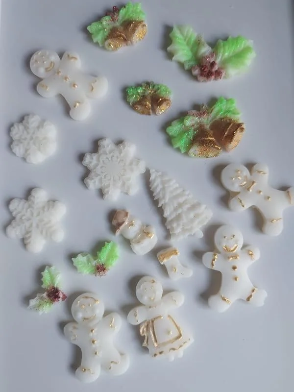 Genérico Wax Melts Navideños - Lata con figuritas aromáticas pintadas a mano - Aroma a canela y naranja o chocolate. Decoración y Fragancia para el hogar (Canela y Naranja) — Cena a la luz de velas