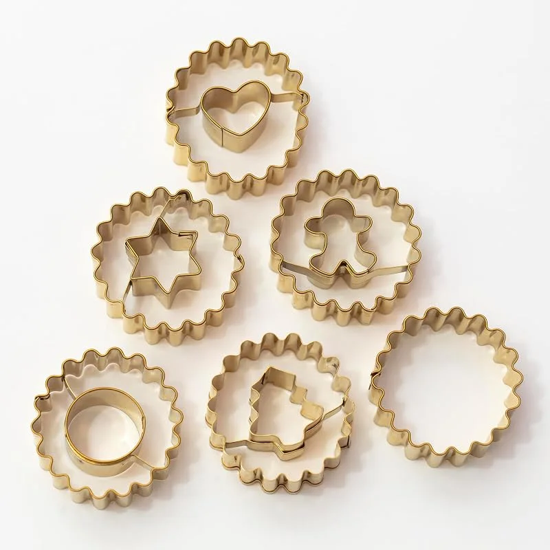 PME Set de Cortadores de Galletas Navideñas, 6 Cortadores Linzer, Estrella, Corazón, Muñeco de Jengibre, Árbol, Círculo y Base Lisa, Herramientas Festivas para Hornear — Hogar y cocina