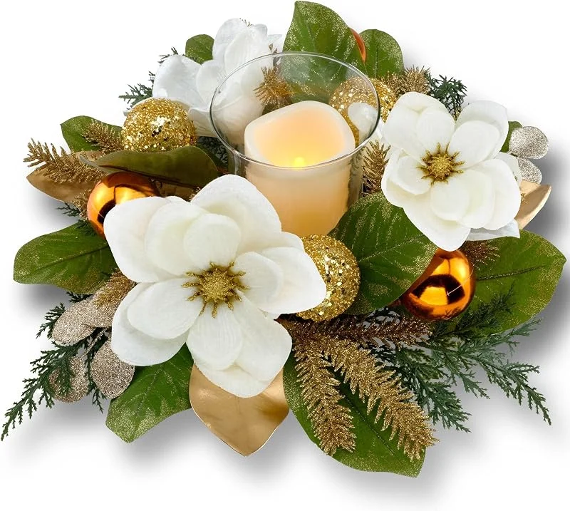 YULETIME Centro de mesa de 18 pulgadas con portavelas LED sin llama, diseño con magnolia artificial blanca, bolas doradas y ramas de abeto para decoración navideña (blanco) — Cena a la luz de velas