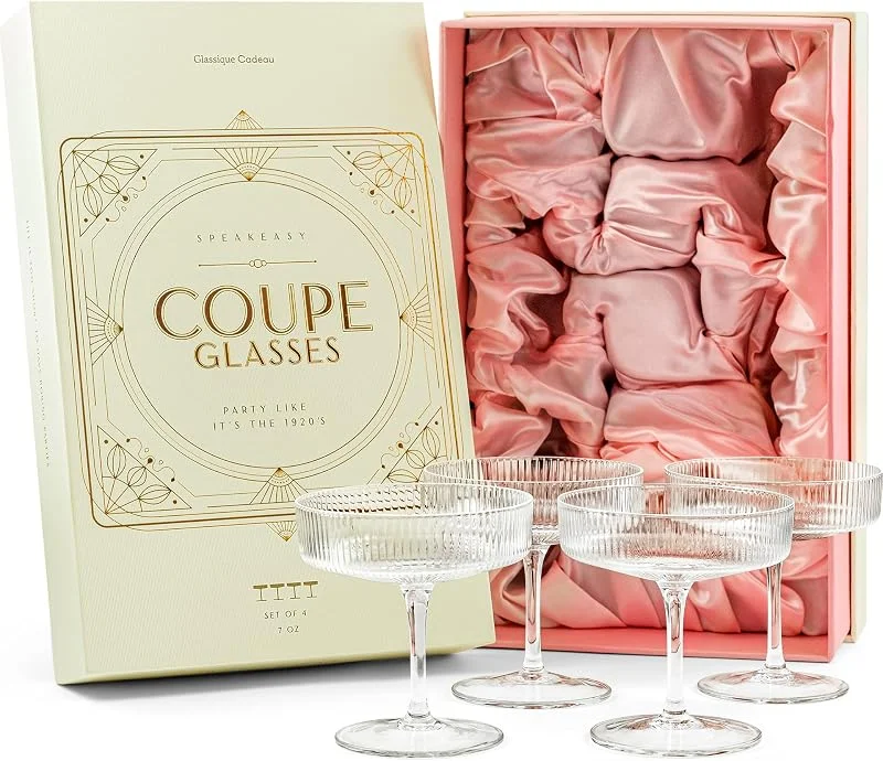GLASSIQUE CADEAU Copas Clásicas Art Déco Coupé, Juego de 4, 200 ml, Cristalería Clásica para Cócteles, Champán, Martini, Manhattan, Cosmopolitan, Copas de Champán con Platillo de Cristal Acanalado — Vino y mesa festiva