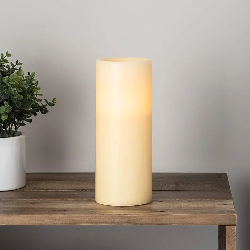 Visita la tienda de Lights4fun Lights4fun Vela Pilar LED sin Llama a Pilas en Cera Marfil con Mecha y Llama Parpadeante de 25 cm — Cena a la luz de velas