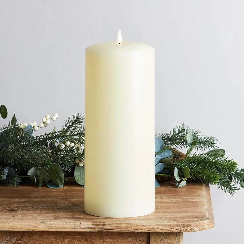 Visita la tienda de Lights4fun Lights4fun Grande Vela Pilar TruGlow® en Cera Marfil con LED Blanco Cálido Parpadeante a Pilas de 30 cm para Interiores — Cena a la luz de velas